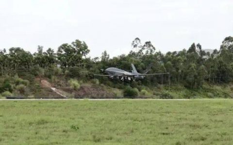 我國首次高空大型無人機(jī)海洋、臺(tái)風(fēng)綜合觀測(cè)試驗(yàn)取得圓滿成功。