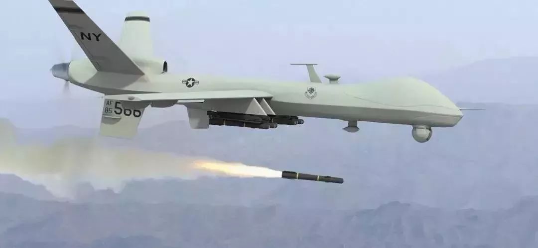 MQ-1“捕食者”（Predator）是中海拔、長(zhǎng)時(shí)程（MALE）的作戰(zhàn)無(wú)人機(jī)