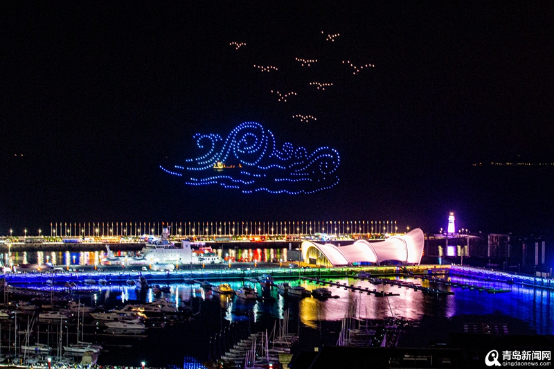 青島夜空上演無人機(jī)大秀 背后這個執(zhí)飛團(tuán)隊有點牛