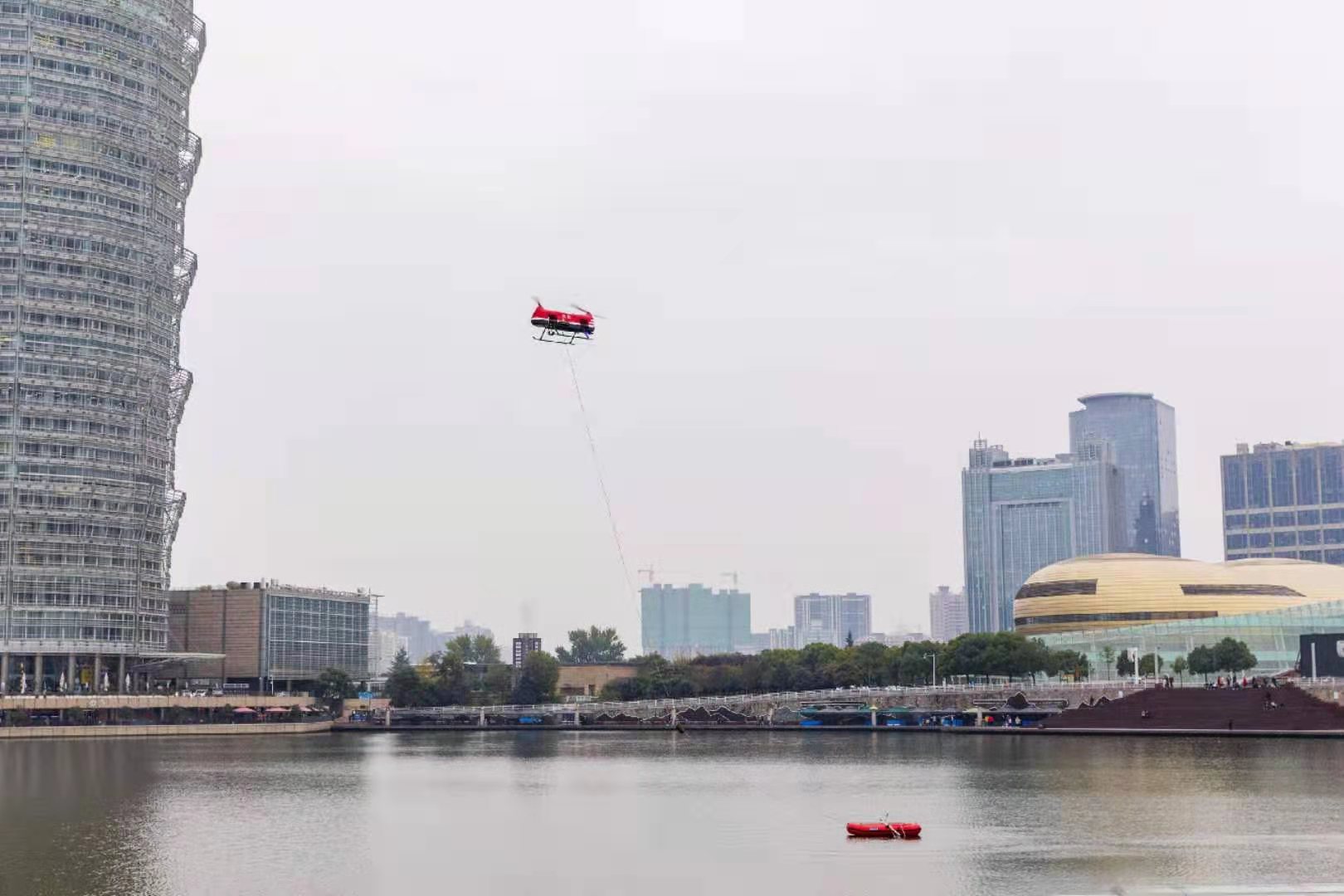 在百米以上高層建筑滅火，旋翼無人機實現(xiàn)了