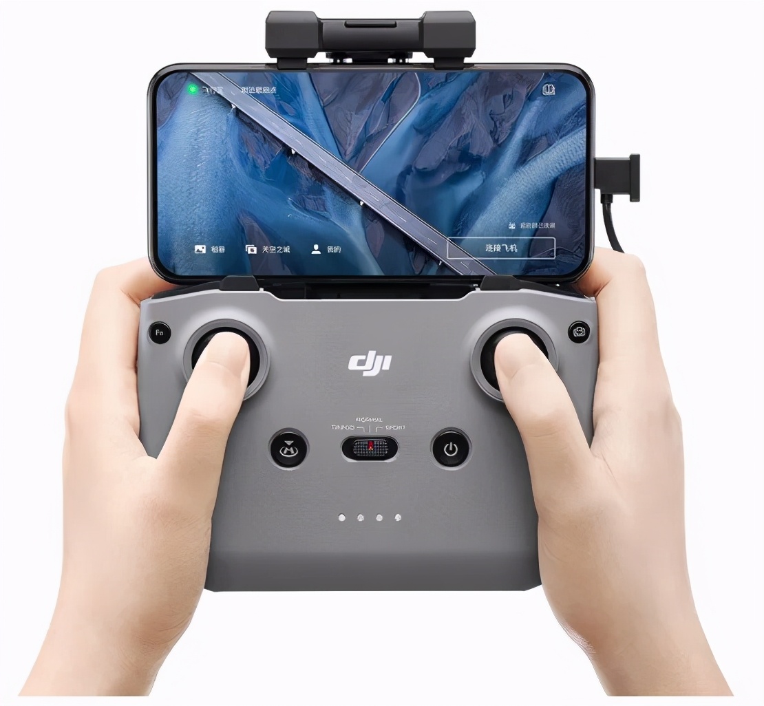 為什么要入手3988的 DJI 帶屏遙控器，自己的手機不香嗎？